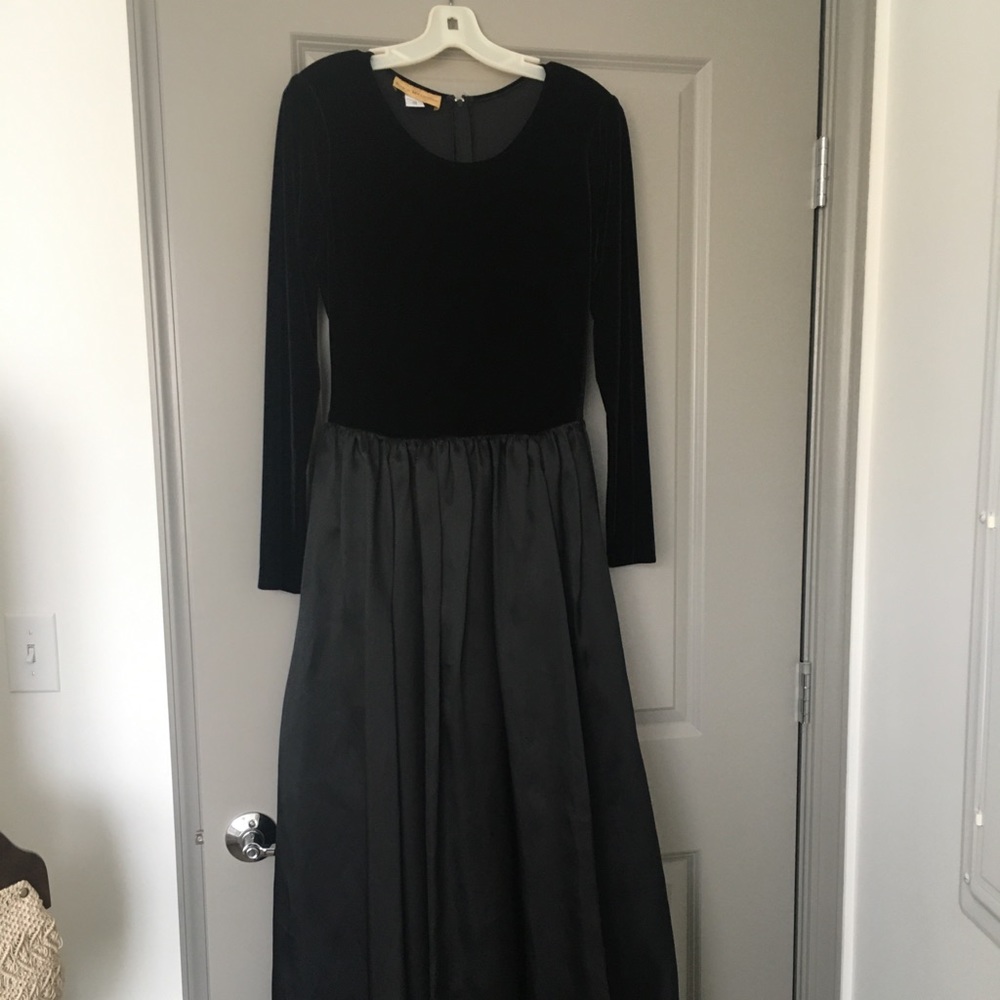 Jessica McClintock Black Long-Sleeve Evening Gown